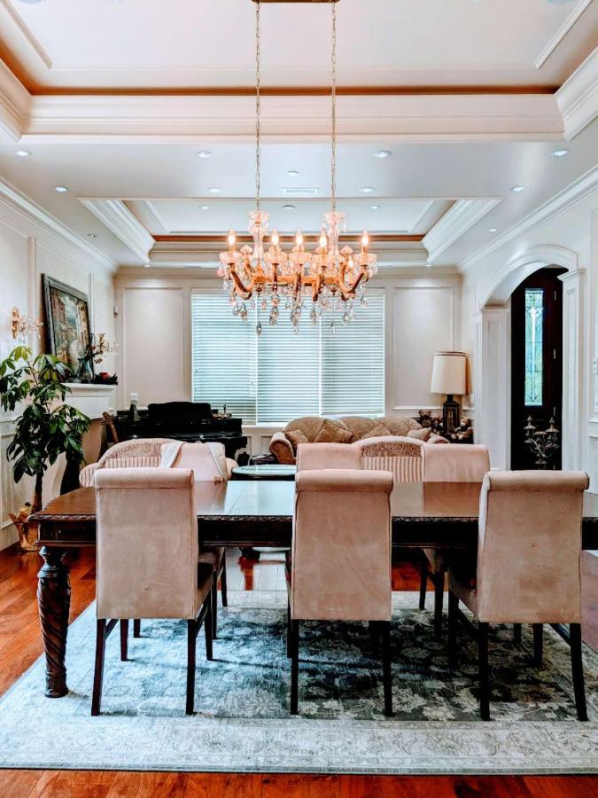 Vancouver Luxury Hotel Bagian luar foto