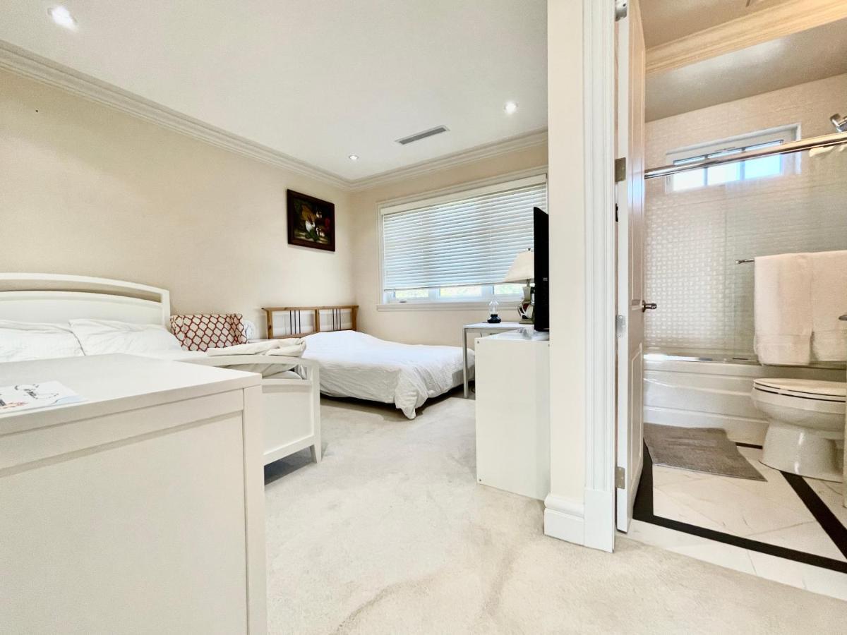 Vancouver Luxury Hotel Bagian luar foto